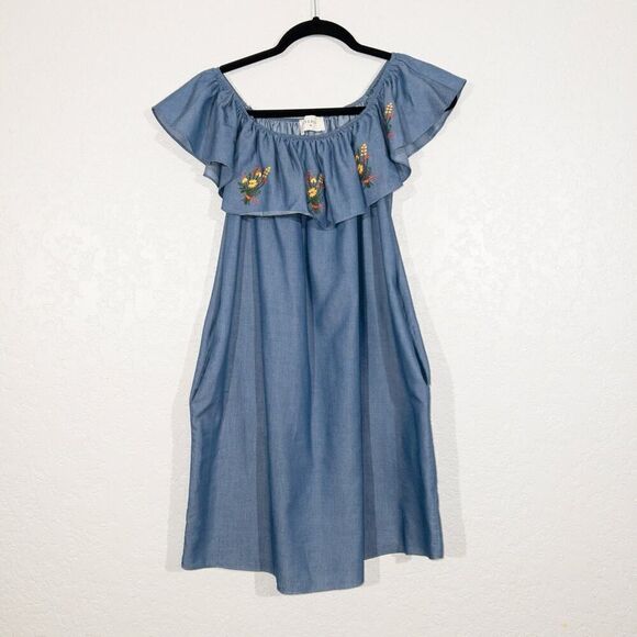 Everly Dresses & Skirts - Everly Blue Chambray Embroidered Off The Shoulder Dress Size Small‎
